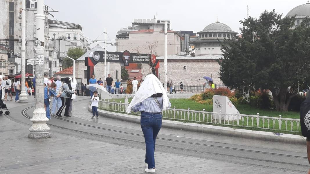 İstanbul’a sadece 5 dakika yetti! Meteoroloji uyarı üstüne uyarı yapmıştı 7